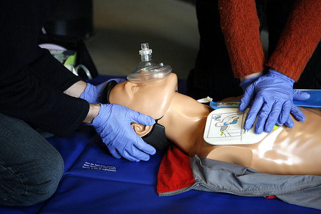 640px-CPR_training-05