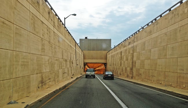Hampton_Roads_Bridge_Tunnel_-_on_Interstate_64_Eastbound_-_panoramio_(3).jpg