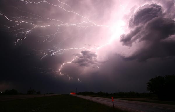 lightning-thunder-lightning-storm-1056419.jpg